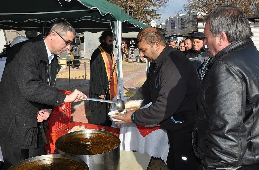 Зам.-кмет хвана черпака за рибна чорба