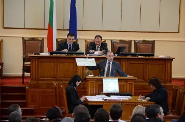 ДПС, БСП и Атака получиха еднопосочни билети за КНДР