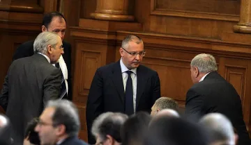 Депутатите от управлението получиха „билети" за Северна Корея