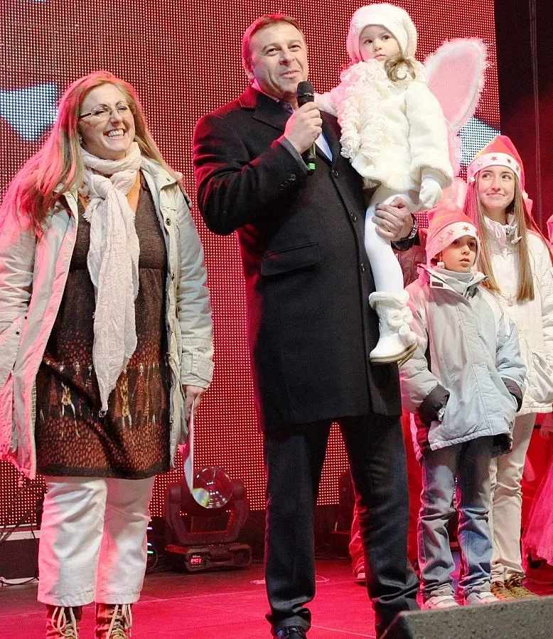 Дядо Коледа дойде по въже в Благоевград