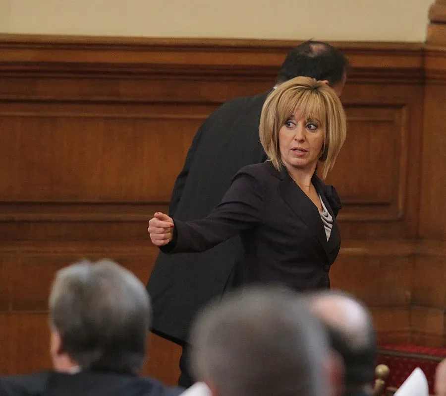 Обсъждат искането за оставка на Мая Манолова