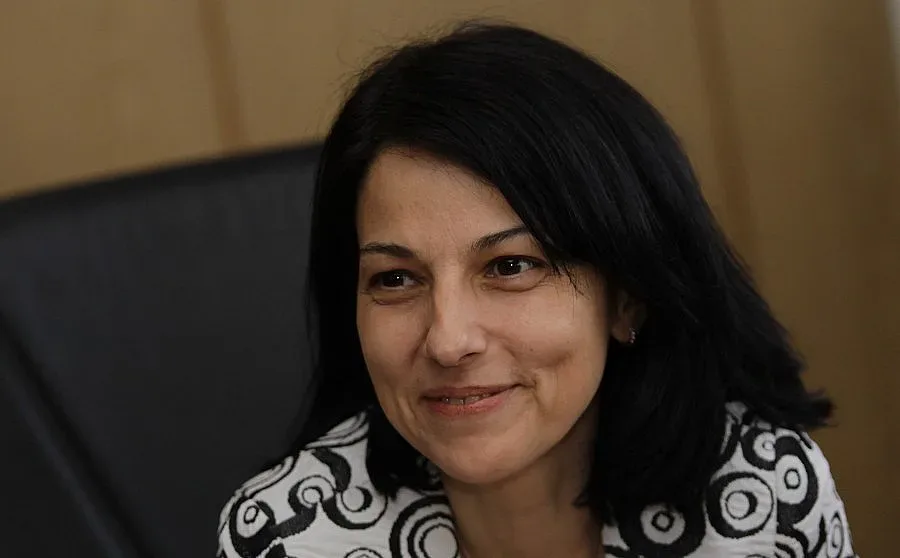 Шеф на Play Station ще издава паспортите