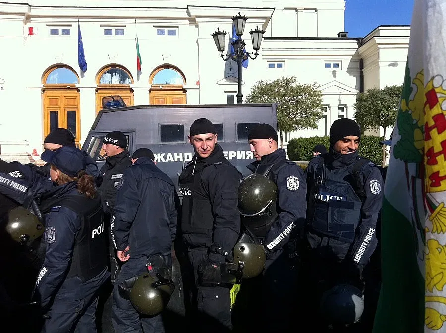 Сблъсъци между протестиращи и полиция
