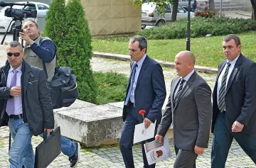 Орешарски: Двама министри са виновни за спрените европари