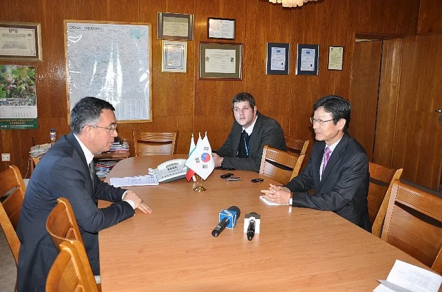 Посланикът на Корея Менг-хо на обиколка в Източните Родопи