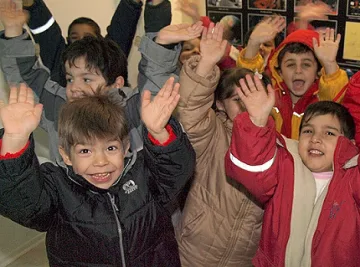 С пари от картини помагат на детски домове