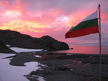 Българската антарктическа експедиция заминава за остров Ливингстън