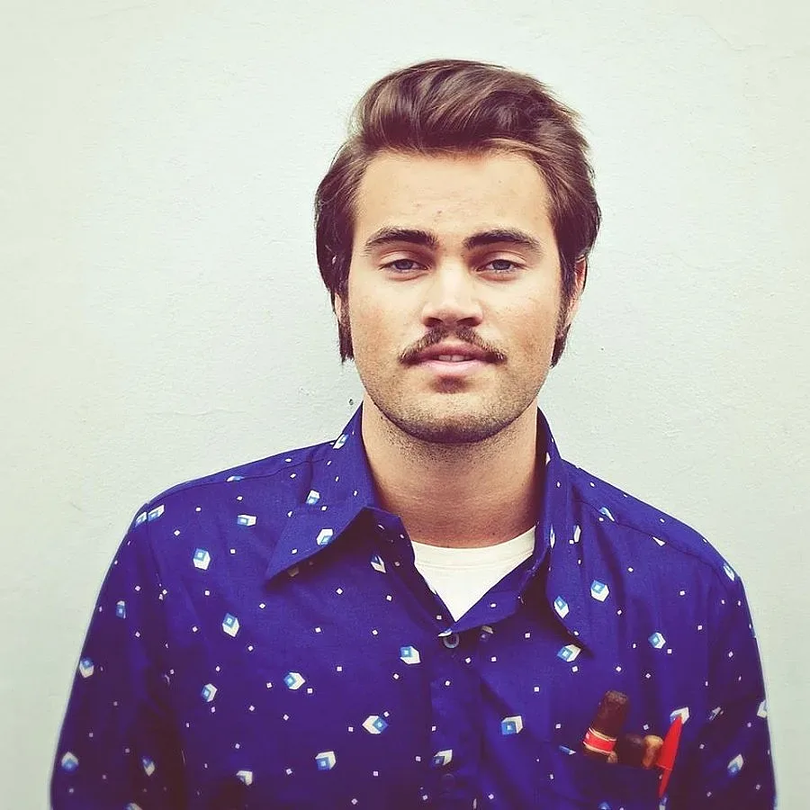 Роден музикант подгрява "Анфийлд"