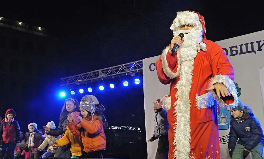 Видеовръзка с дядо Коледа на Никулден