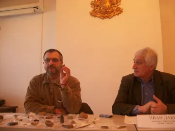 Безработни попаднаха на кварц не намиран у нас