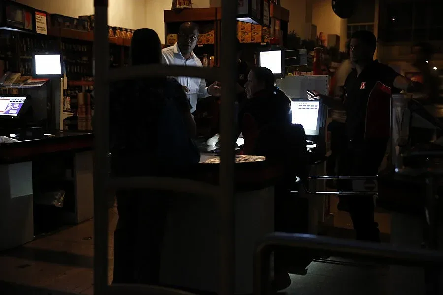 Мадуро обвини саботьори за мощен токов удар