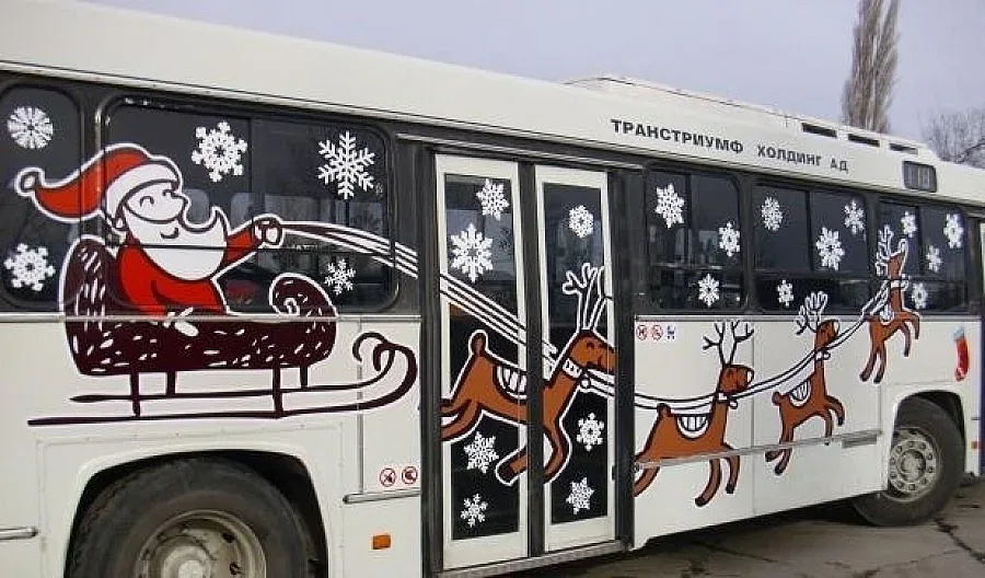 Дядо Коледа стана шофьор на градски автобус