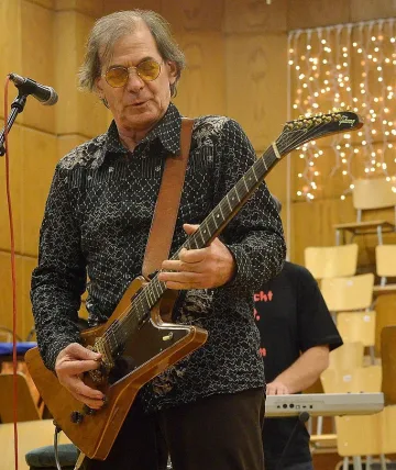 Чапкънов ще вае паметник на Пеци 