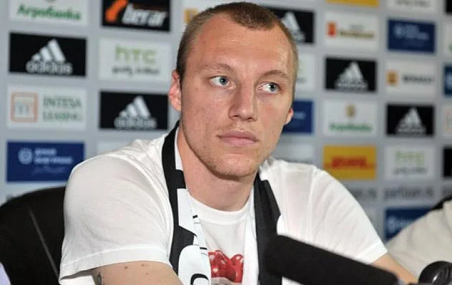 Счупиха полицейски коли преди  "Йънг Бойс" и "Базел" 