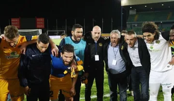 Петев докара Коледа в АЕЛ 