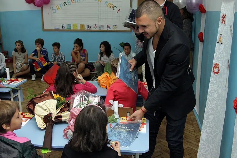 Божинов зарадва деца на "Лаута"