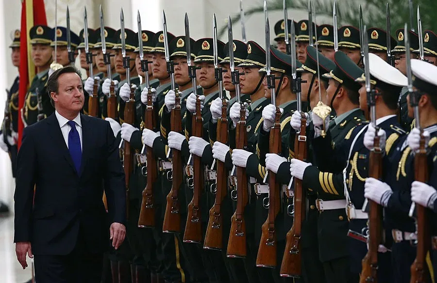 Бунт срещу Камерън заради българите