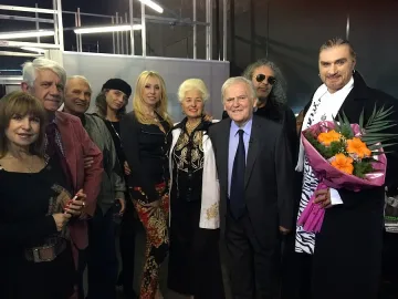 Кичка почерпи с торта микрофон 