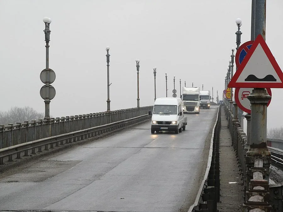 Задържаха 23 нелегални емигранти на Дунав мост