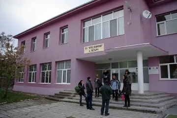 Петърч въстана срещу училищен директор