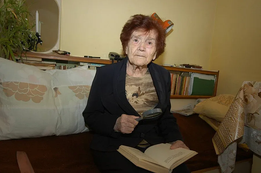 В Лом оперираха успешно 101- годишна баба