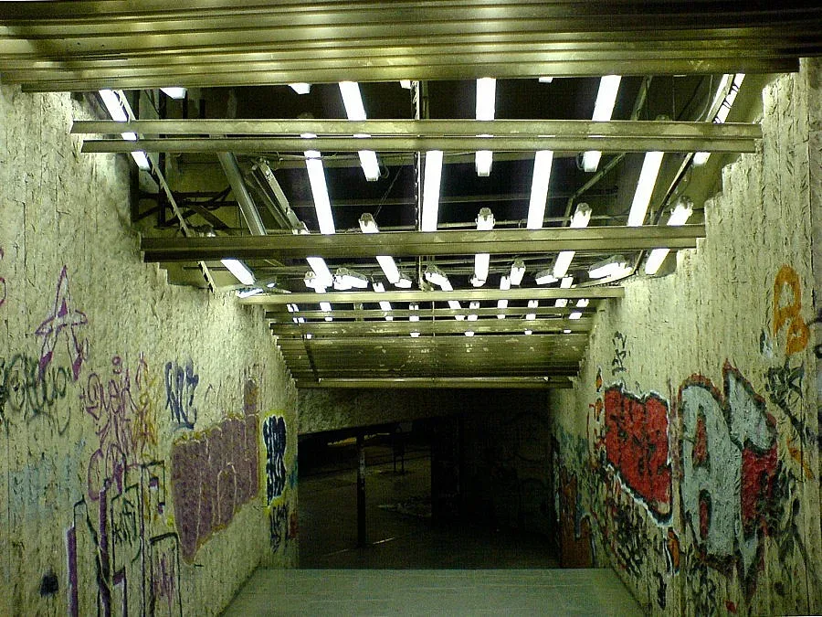 Шофьор удари дядо и внук в подлеза на НДК