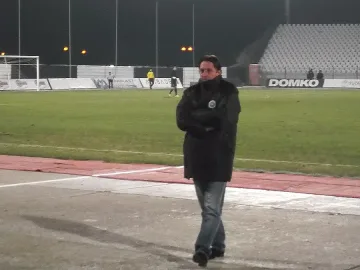 А група може да остане с отбор по-малко от зимата