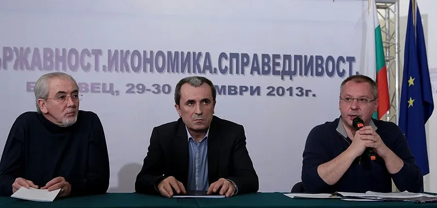 Властта разпуска с кареоке