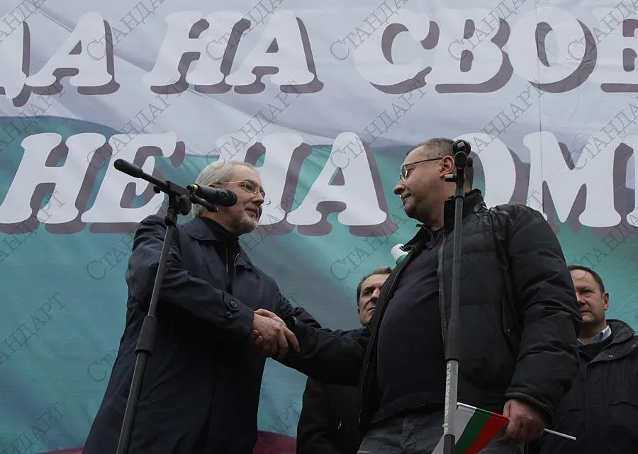 БСП и ДПС си разменят депутати