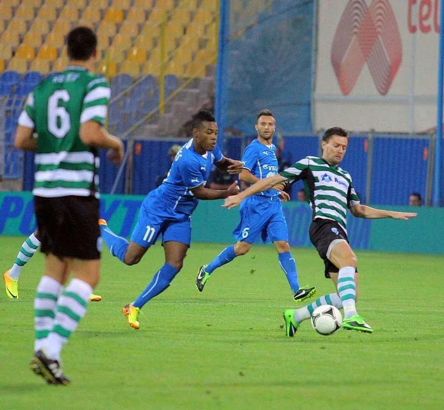 На почивката: "Левски" пада от Черно море, отменена дузпа