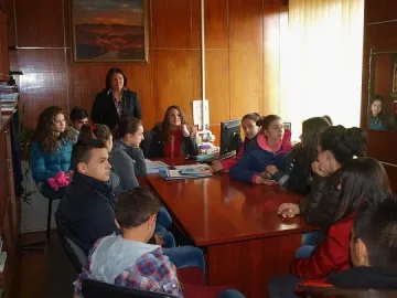 Деца командват по празниците в Симитли