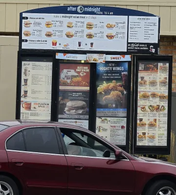 Студенти на работа в „Макдоналдс" в Германия