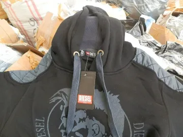 Митницата унищожи фалшиви парфюми, дрехи и маратонки за Румъния