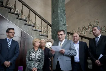 Уволнен е директорът на „Български пощи"