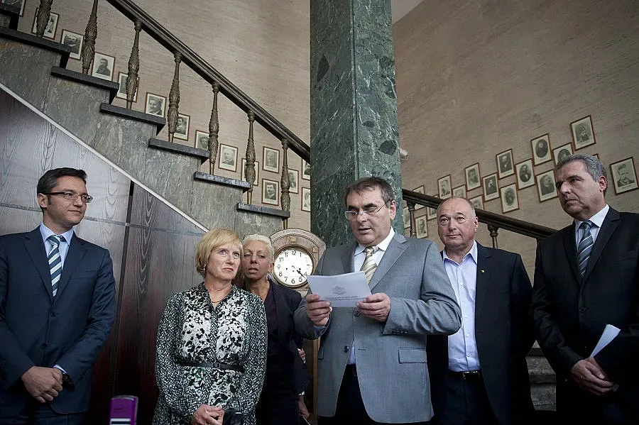 Уволнен е директорът на „Български пощи"