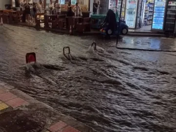 Потоп! Разкошно градче под вода, улиците - реки /ВИДЕО/