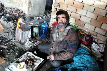 Кризисните центрове за бездомни отварят врати