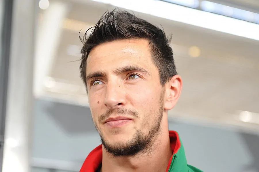 Манолев разговарял с "Левски", няма да се връща в България