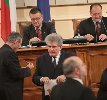 Любимецът на учениците влиза в парламента
