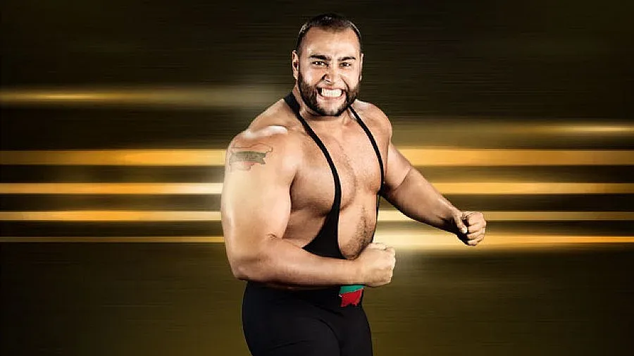 Нашият кечист се помпа с яйца