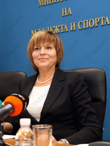 Георгиева иска списък на топтреньорите ни