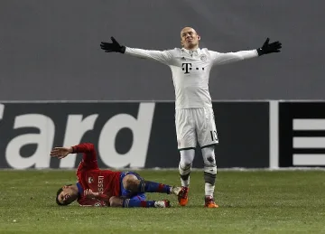 Жестока война за "Златната топка"