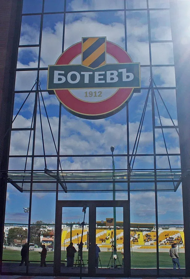 "Ботев" се мести в Коматево