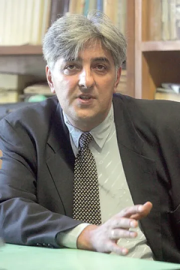 Има разкол между синода и миряните