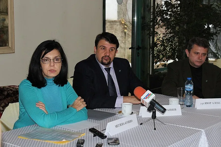 Кунева: Долу ръцете на партийни ръководства от еврофондовете