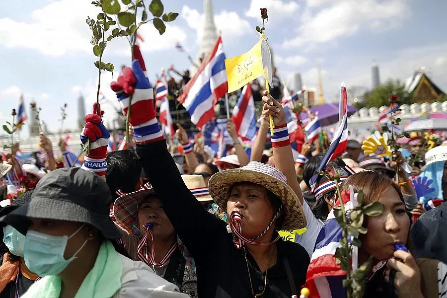 Демонстрантите в Тайланд спряха тока на полицията