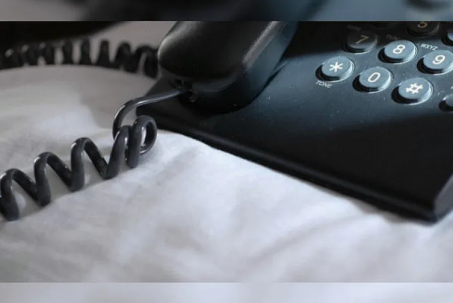 Две баби броиха над 2500 лв и злато на „ало"-измамници