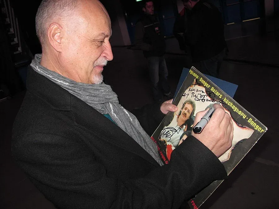 Данчо Караджов даде автограф на културния министър