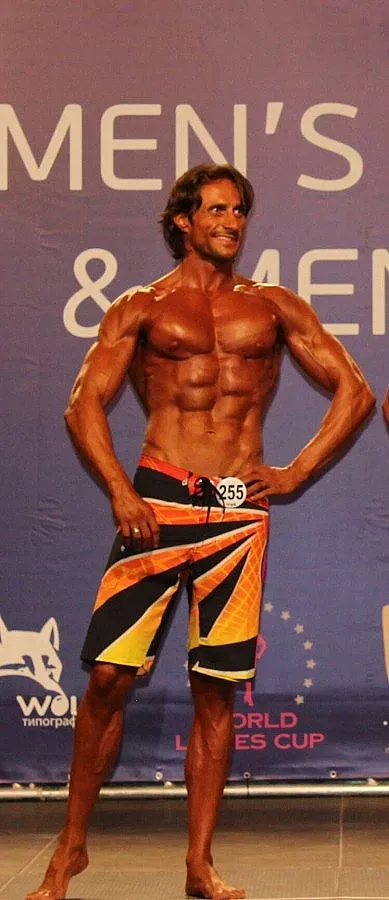 Миро Йончев мери мускули в Атина