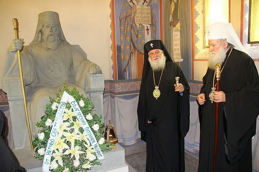 Показват корона на Антим I в Народното събрание